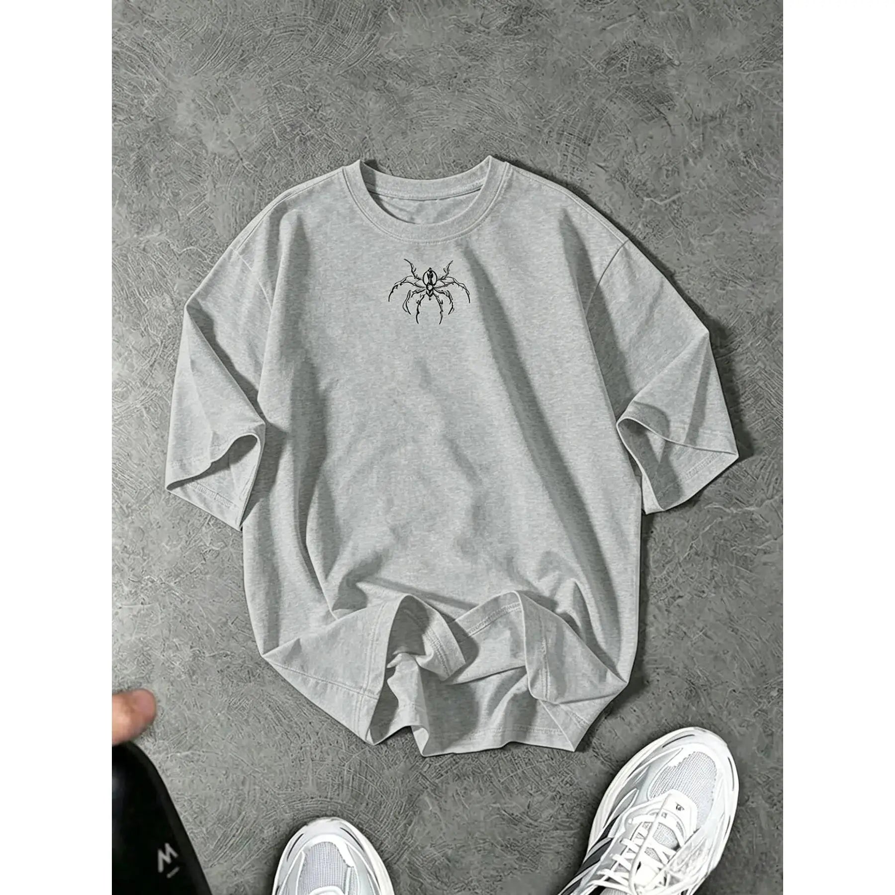 Minimal Line‑Art Spider Chest Print T‑Shirt Sweatshirt Hoodie
